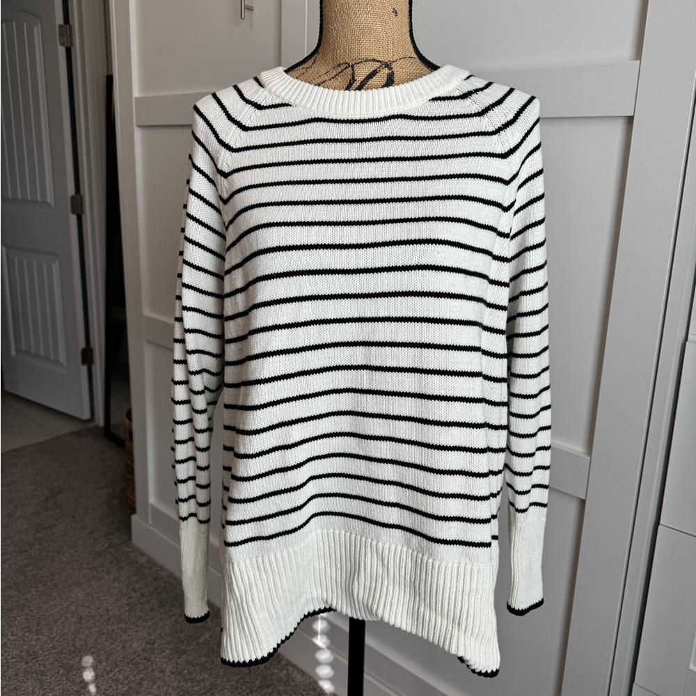 A New Day Black & White Crewneck Pullover
